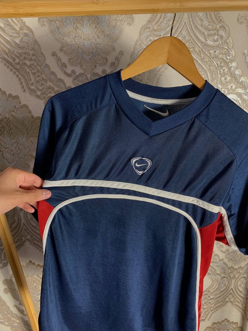 Vintage VERY RARE NIKE CENTR LOGO SWOOSH T-SHIRT RETRO DRILL 90s Y2K Size US S / EU 44-46 / 1 - 2 Thumbnail