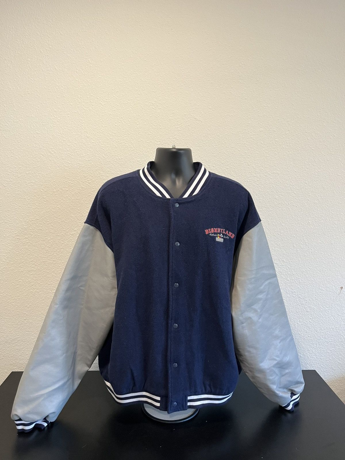 Disney × Vintage Disneyland jacket vintage Y2K varsity style embroidered Size US XXL / EU 58 / 5 - 2 Thumbnail