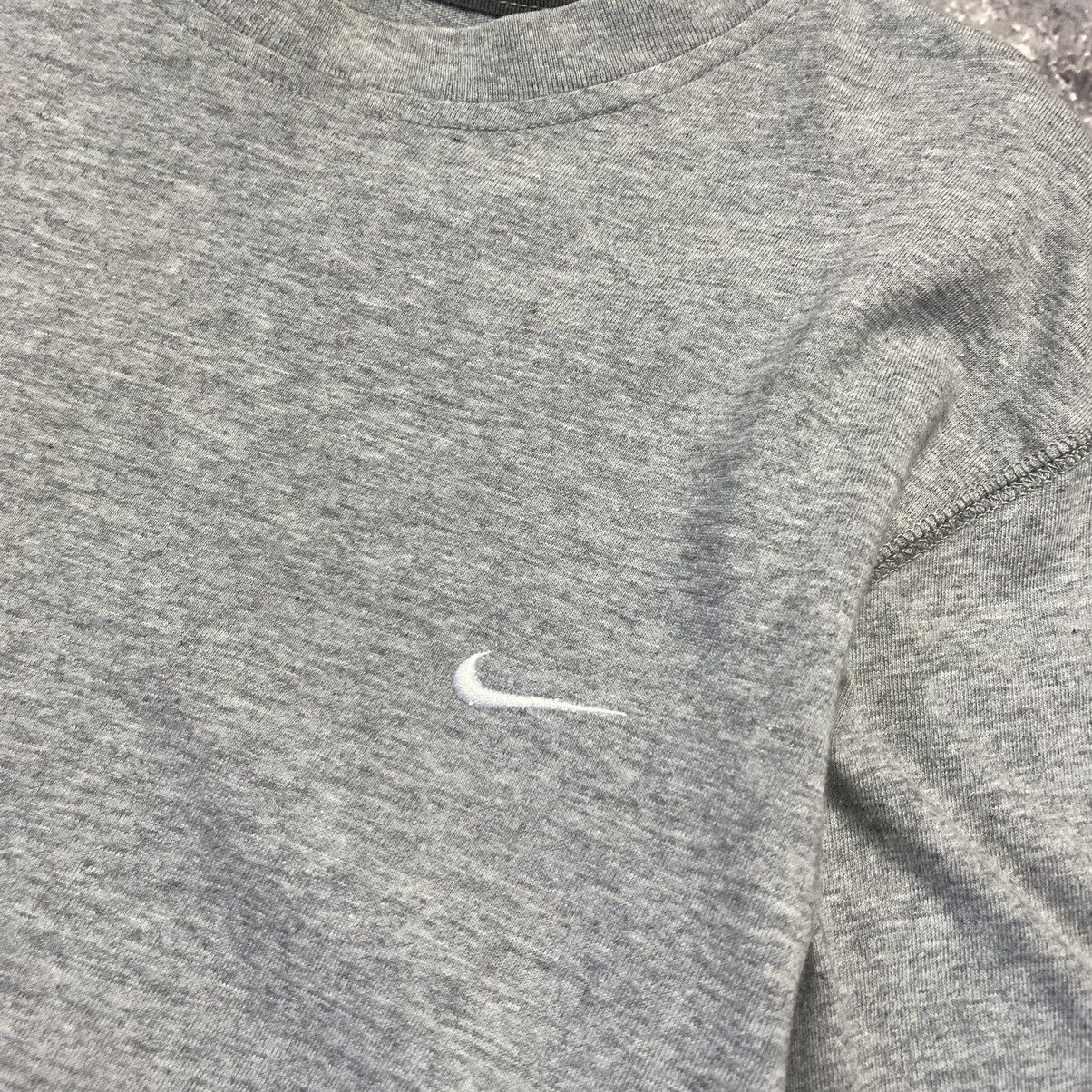 Vintage Vintage Nike Small Swoosh Grey basic 90’s tee Size US M / EU 48-50 / 2 - 4 Thumbnail