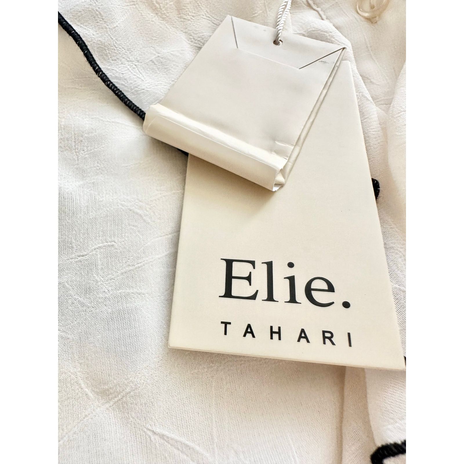 Elie Tahari Elie Tahari cream blouse with black piping size XS Size XS / US 0-2 / IT 36-38 - 4 Thumbnail