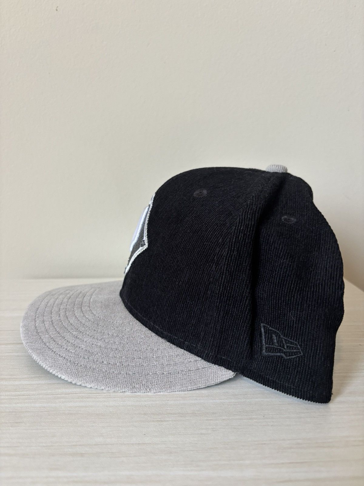 Lids Chicago White Sox Corduroy 7 3/8 Size ONE SIZE - 5 Thumbnail
