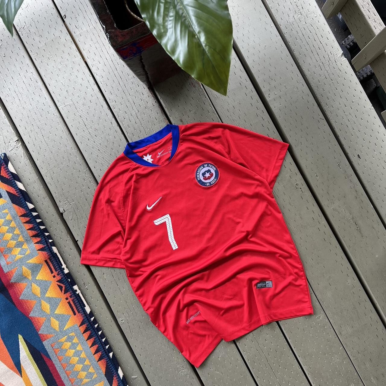 Nike Chile Nike Alexis Sanchez Jersey NWT Authentic Large Size US L / EU 52-54 / 3 - 4 Thumbnail
