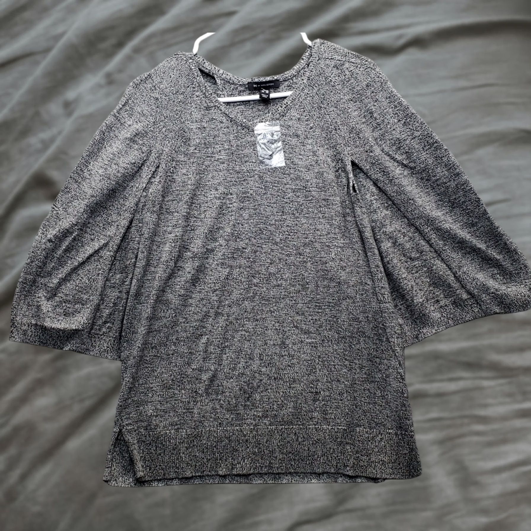 Halston H by Halston Knit Top Womens 2XS Gray Heather Split Bell Sleeve V Neck Shirt Womens Size 2XS Gray Size XXS / US 00 / IT 34 - 1 Thumbnail