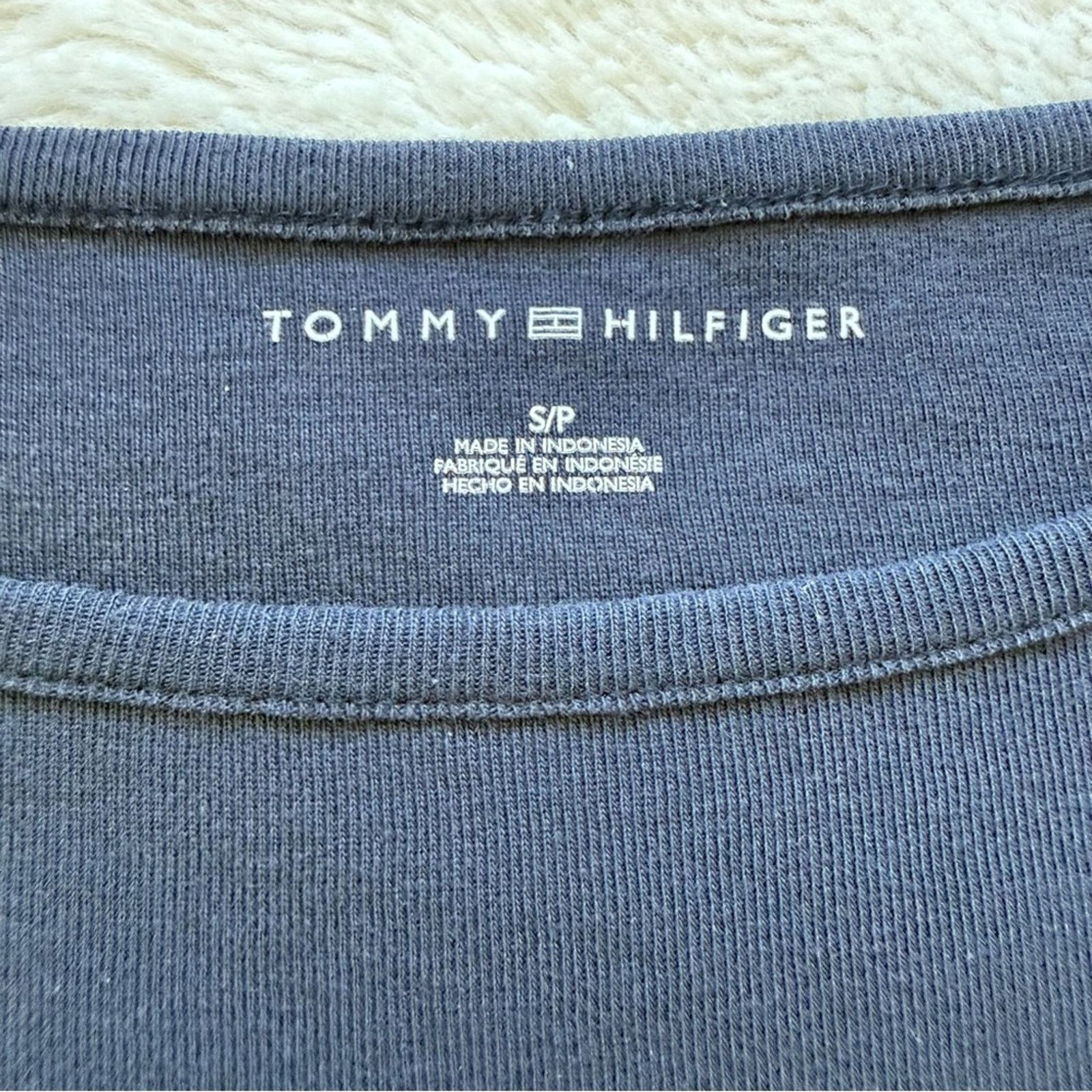 Tommy Hilfiger Bundle of women Tshirts size M 2 pieces Size M / US 6-8 / IT 42-44 - 6 Thumbnail