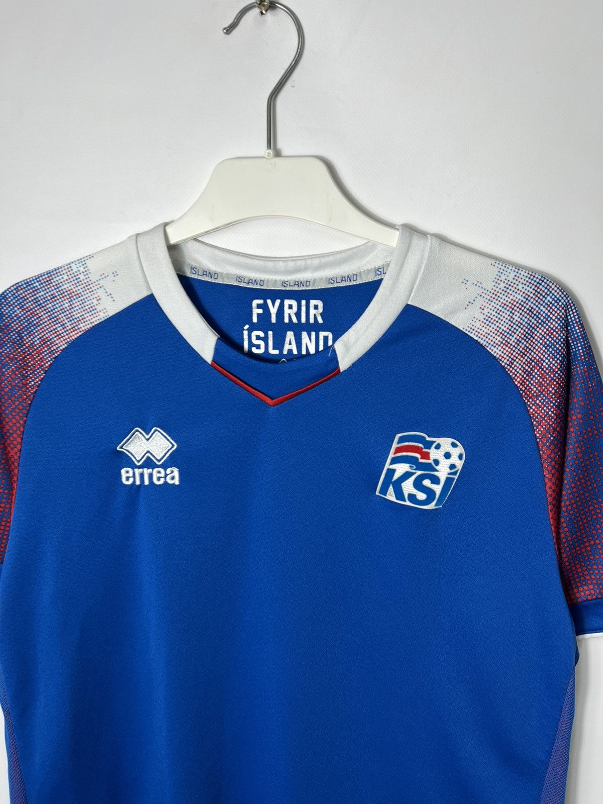 Errea Errea ICELAND NATIONAL TEAM 18 19 FOOTBALL SOCCER JERSEY Size US M / EU 48-50 / 2 - 5 Thumbnail