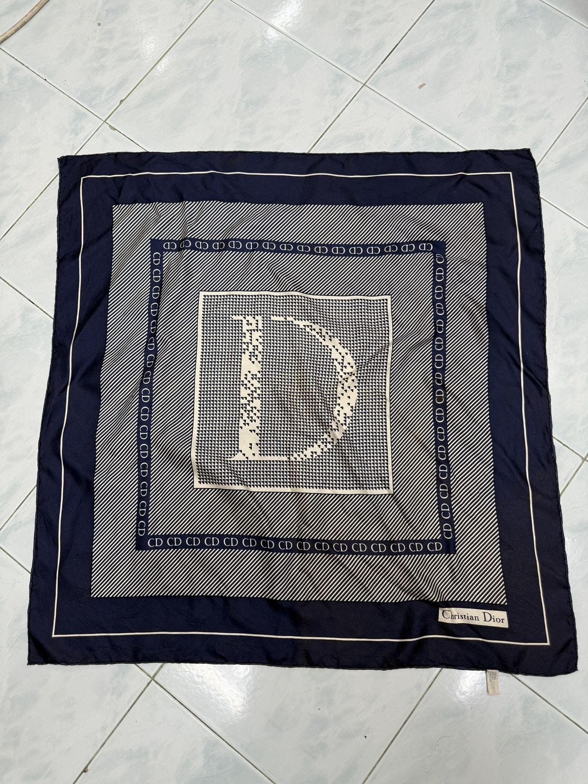 Christian Dior Monsieur 🔥🔥🔥Christian Dior silk scarf featuring a large "CD" monogram Size ONE SIZE - 1 Thumbnail