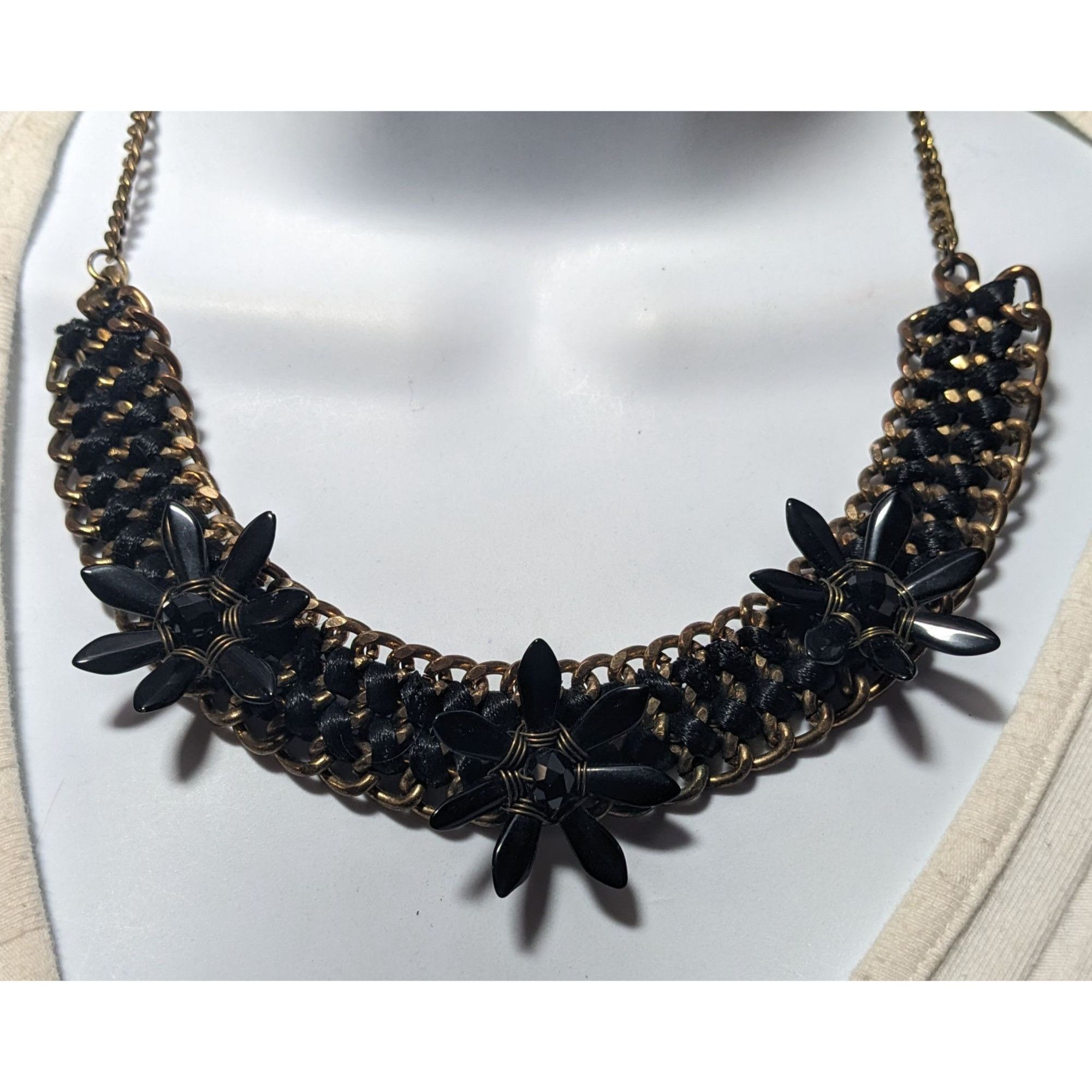 Other Glam Goth Chunky Floral Black And Gold Tone Necklace Size ONE SIZE - 7 Thumbnail