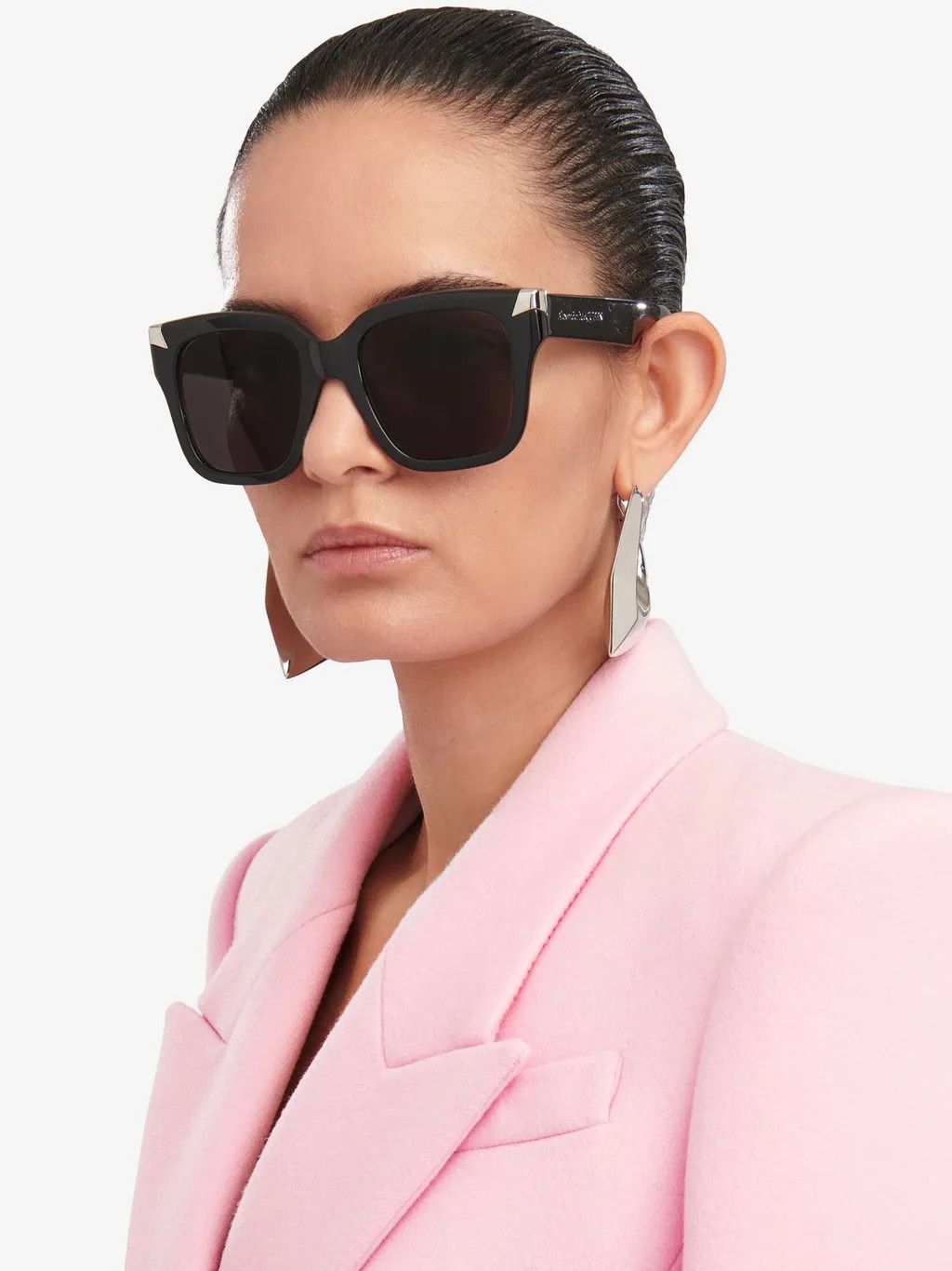 Alexander McQueen o1w1db10126 Size:OS/Punk Rivet Oversize Sunglasses in Black Size ONE SIZE - 4 Thumbnail