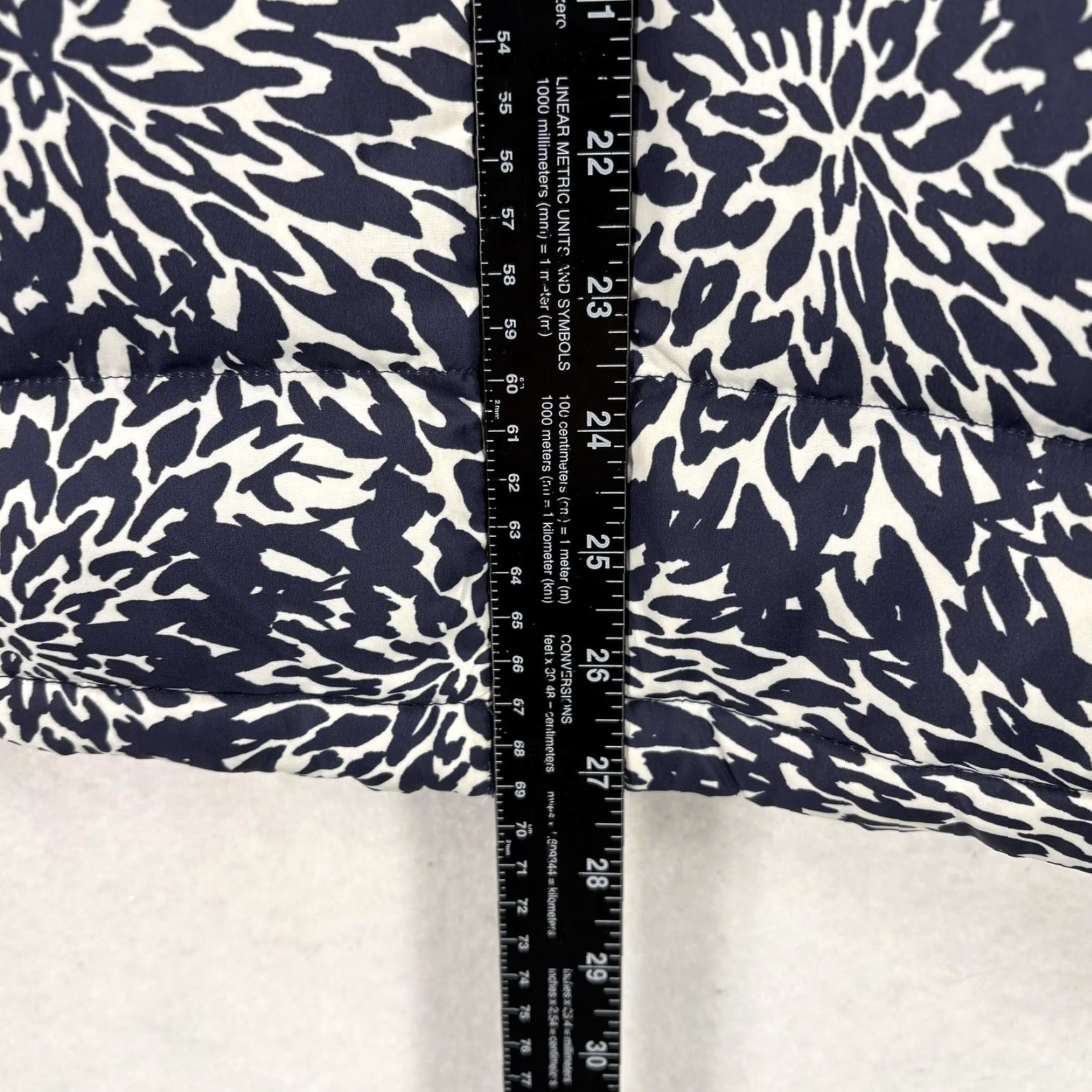 Lands' End VINTAGE Lands' End Vest Womens 1X Blue Floral Down Puffer Quilted Full Zip Warm Travel Size XL / US 12-14 / IT 48-50 - 6 Thumbnail