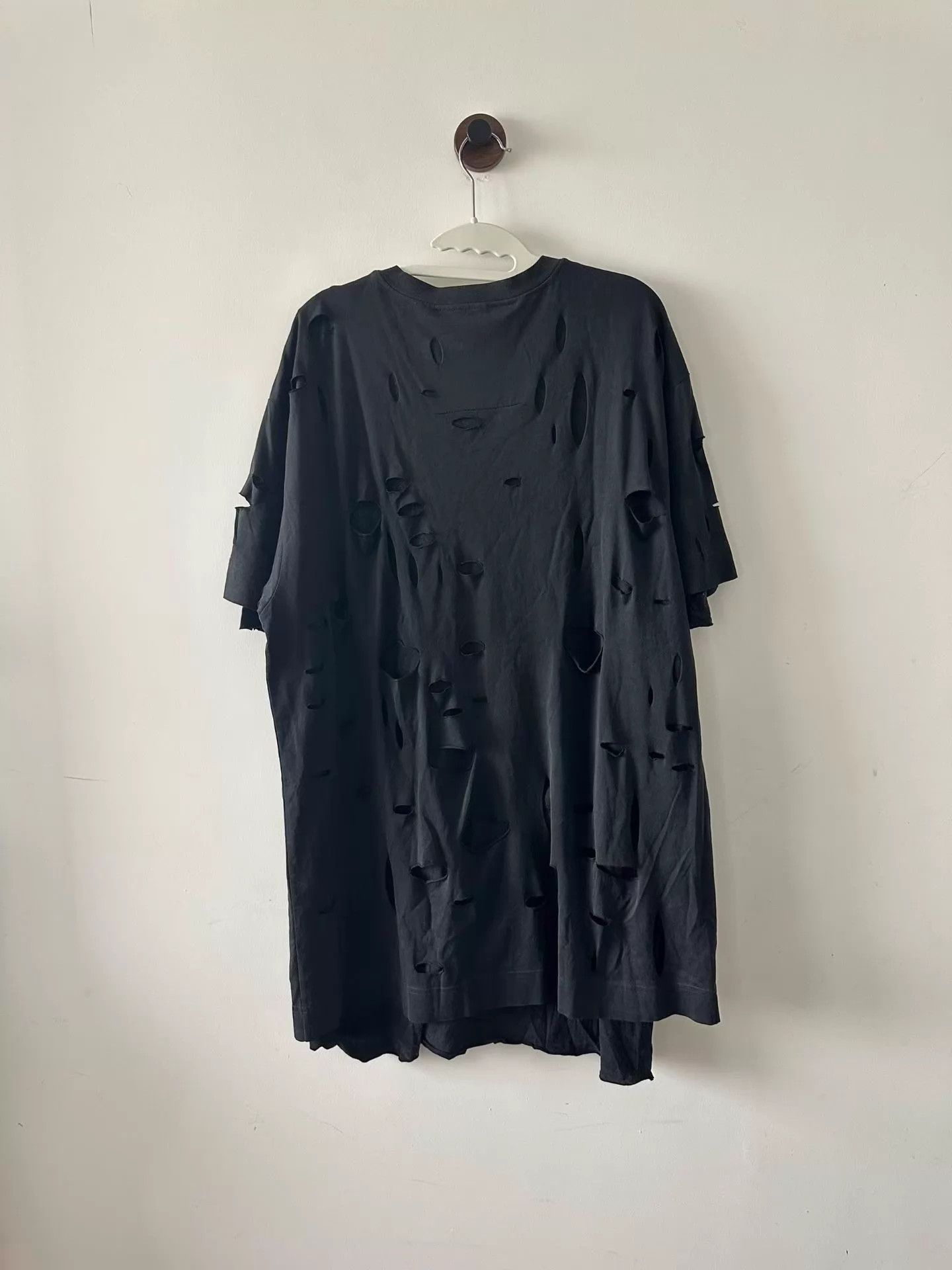 Givenchy Givenchy distressed short sleeve L 98 new Size US L / EU 52-54 / 3 - 2 Thumbnail