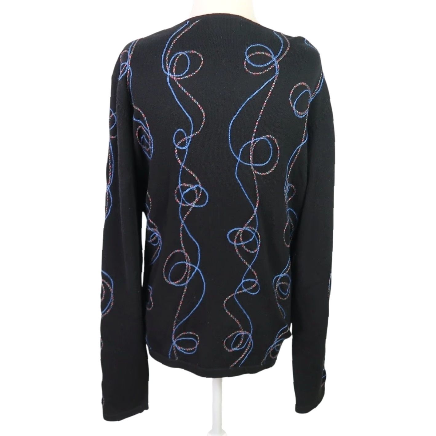 Vintage Foxcroft black zip front embroidered swirl pattern cardigan sweater M User: Foxcroft Black Zip Front Embroidered Swirl Pattern Cardigan Sweater M Size M / US 6-8 / IT 42-44 - 4 Thumbnail