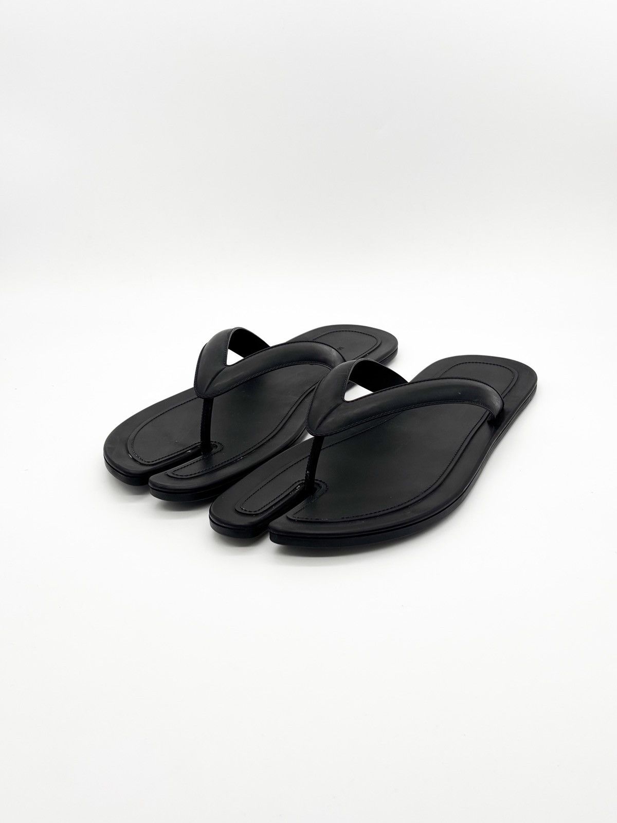 Maison Margiela Maison Margiela Flip Flops Size US 10.5 / EU 43-44 - 1 Thumbnail