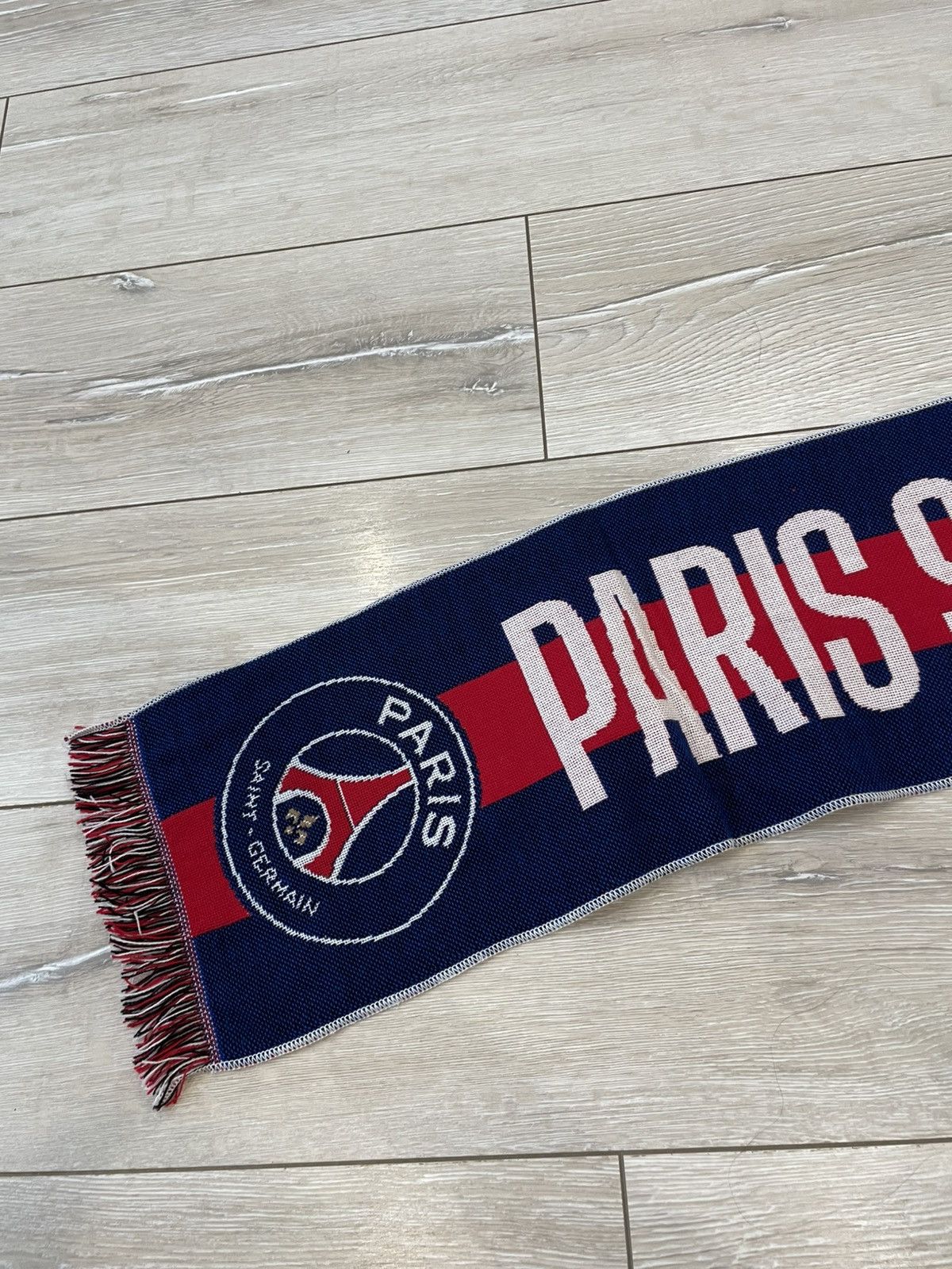 Vintage PSG PARIS SAINT GERMAIN FRENCH FOOTBALL SCARF Soccer Size ONE SIZE - 2 Thumbnail
