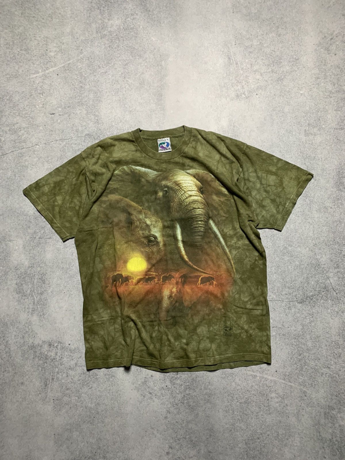 Liquid Blue Vintage Liquid Blue Elephant Real tree Rare 2000 T Shirt Size US L / EU 52-54 / 3 - 1 Thumbnail