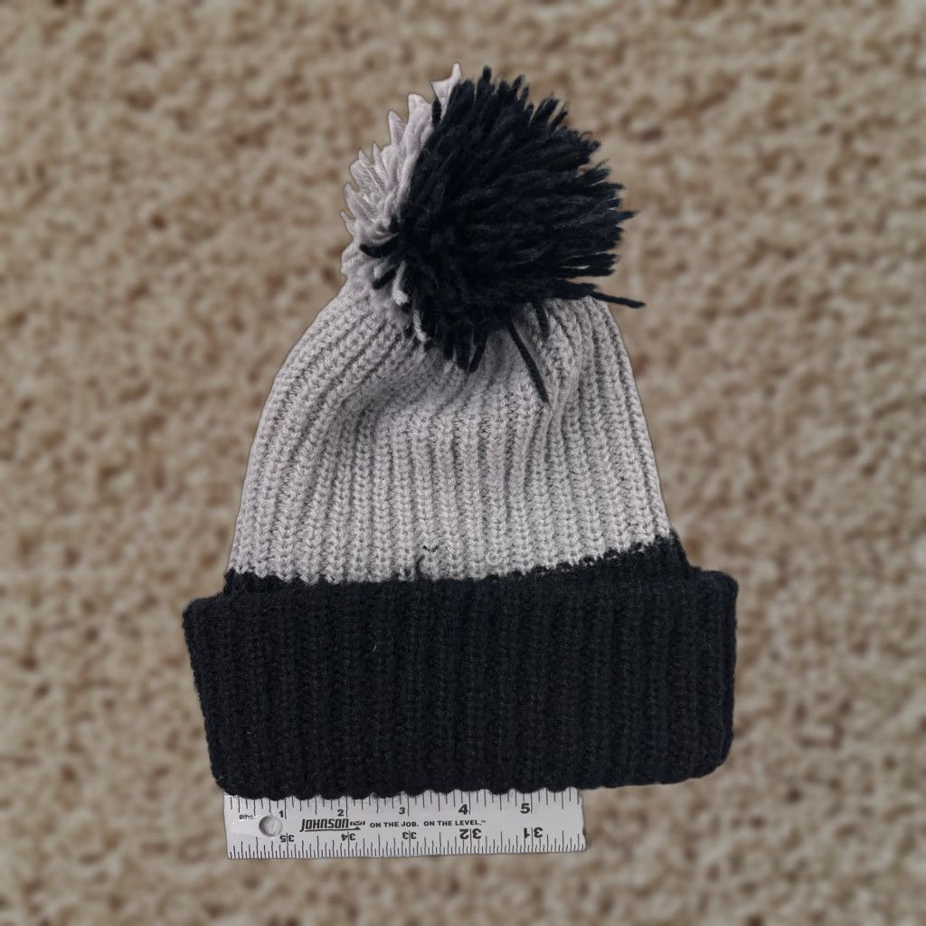 Vintage Unbranded Beanie Toque Adult One Size Gray Black Knit 100% Acrylic Snow Pom Size ONE SIZE - 1 Thumbnail