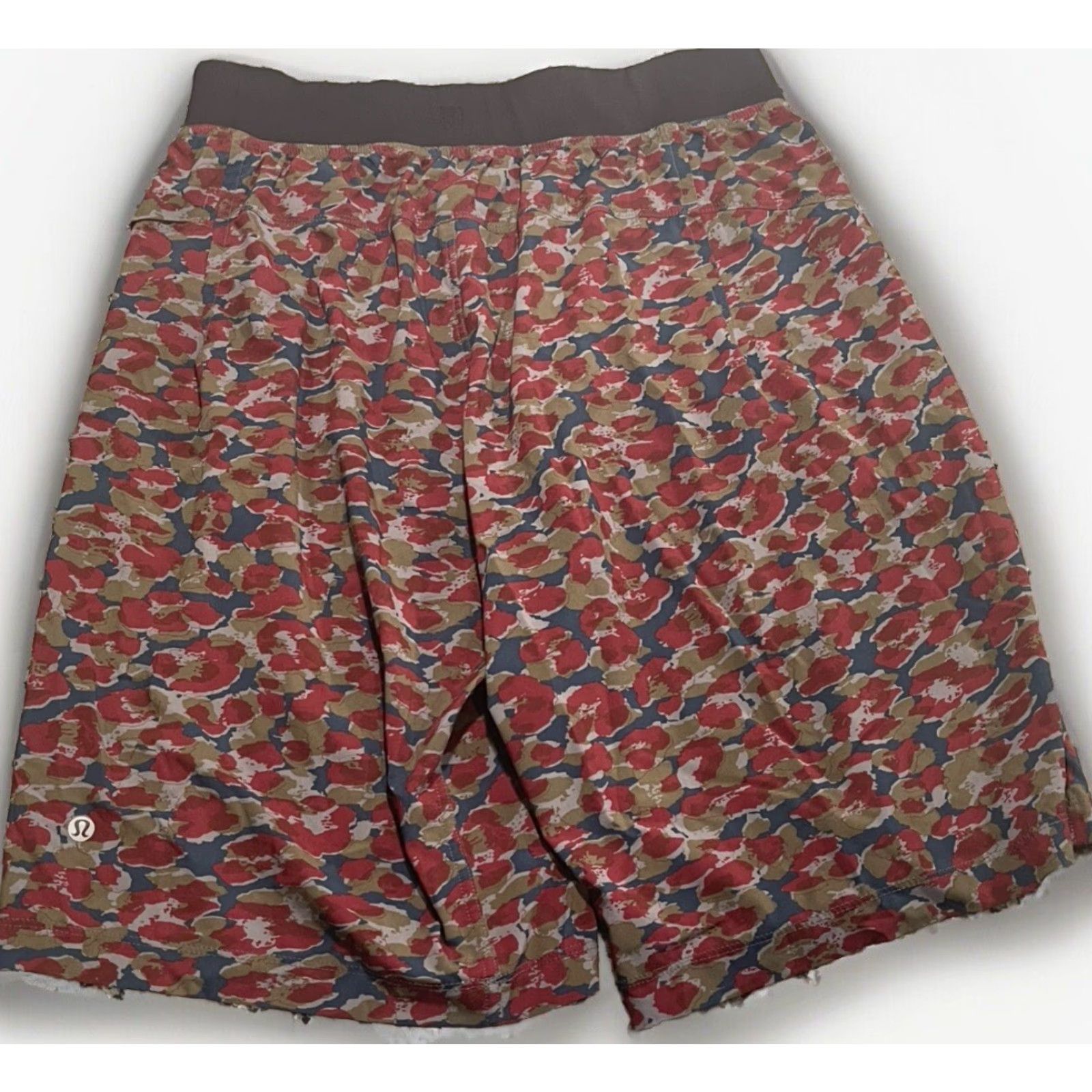 Lululemon VINTAGE Lululemon The Assert Shorts Mens M Red Black Urban Leopard 11'' Athletic Size US 31 - 5 Thumbnail