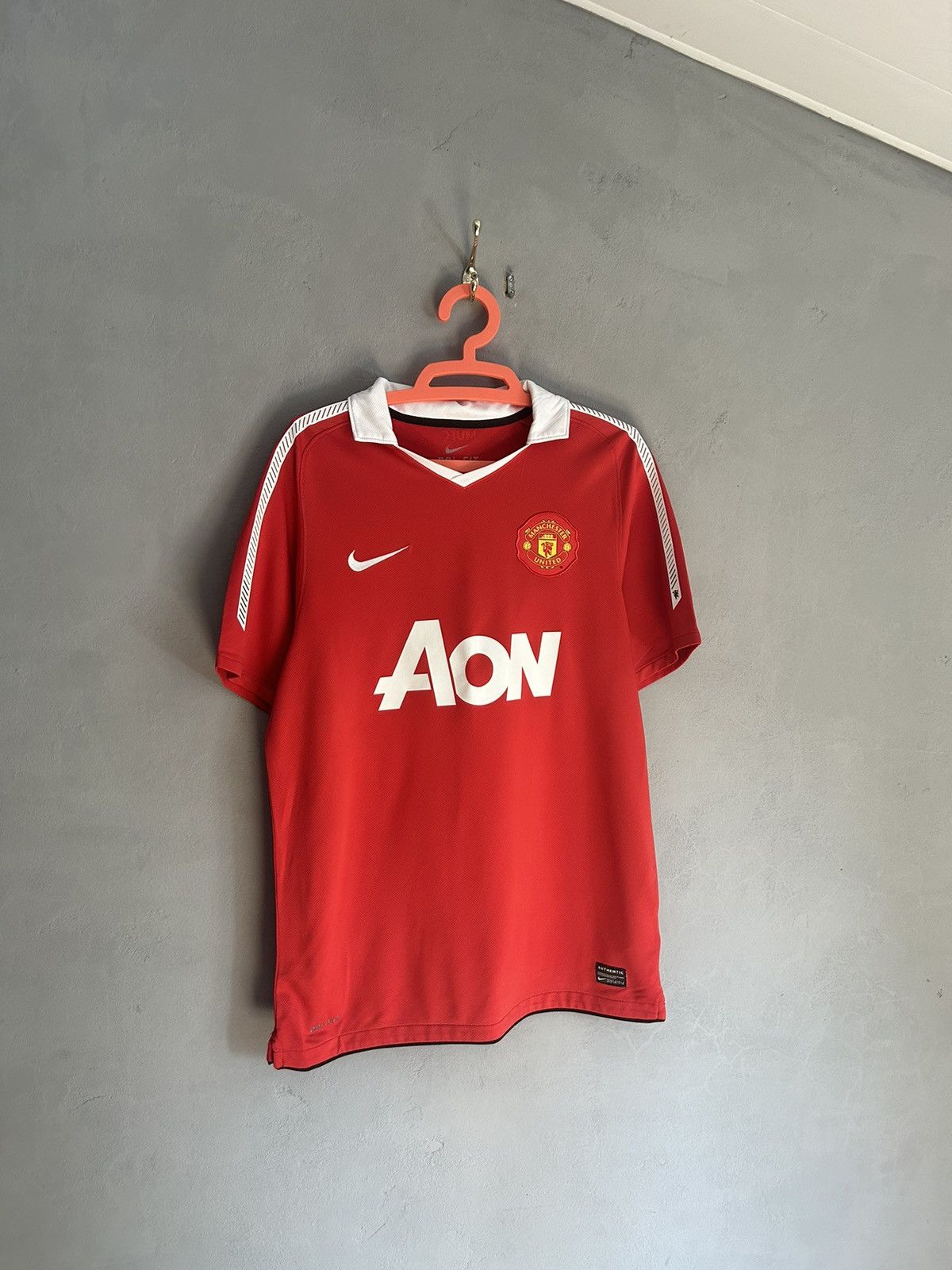 Nike Nike Manchester United 2010/2011 Home jersey Size US M / EU 48-50 / 2 - 1 Thumbnail