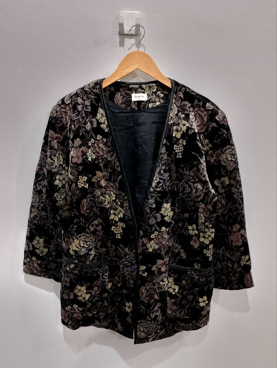 Le Grande Bleu (L.G.B.) Vintage ROMACHE Velvet Floral Embroidered Coat Jacket Size M / US 6-8 / IT 42-44 - 1 Thumbnail