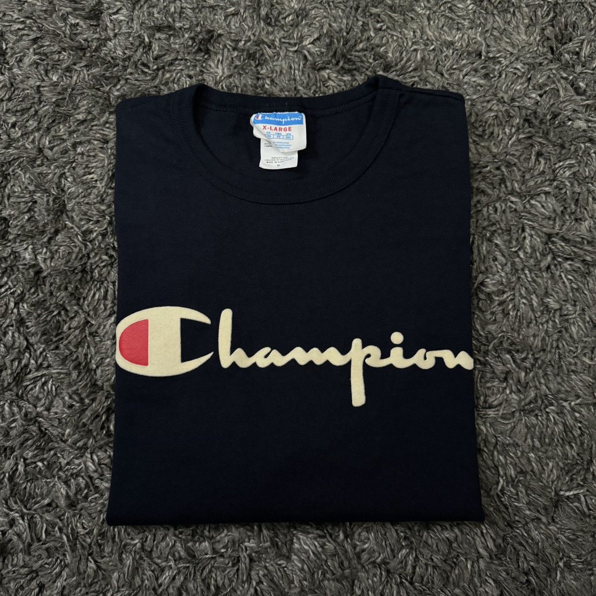 Champion Vintage Champion Suede Logo Navy Tee Size US XL / EU 56 / 4 - 7 Thumbnail