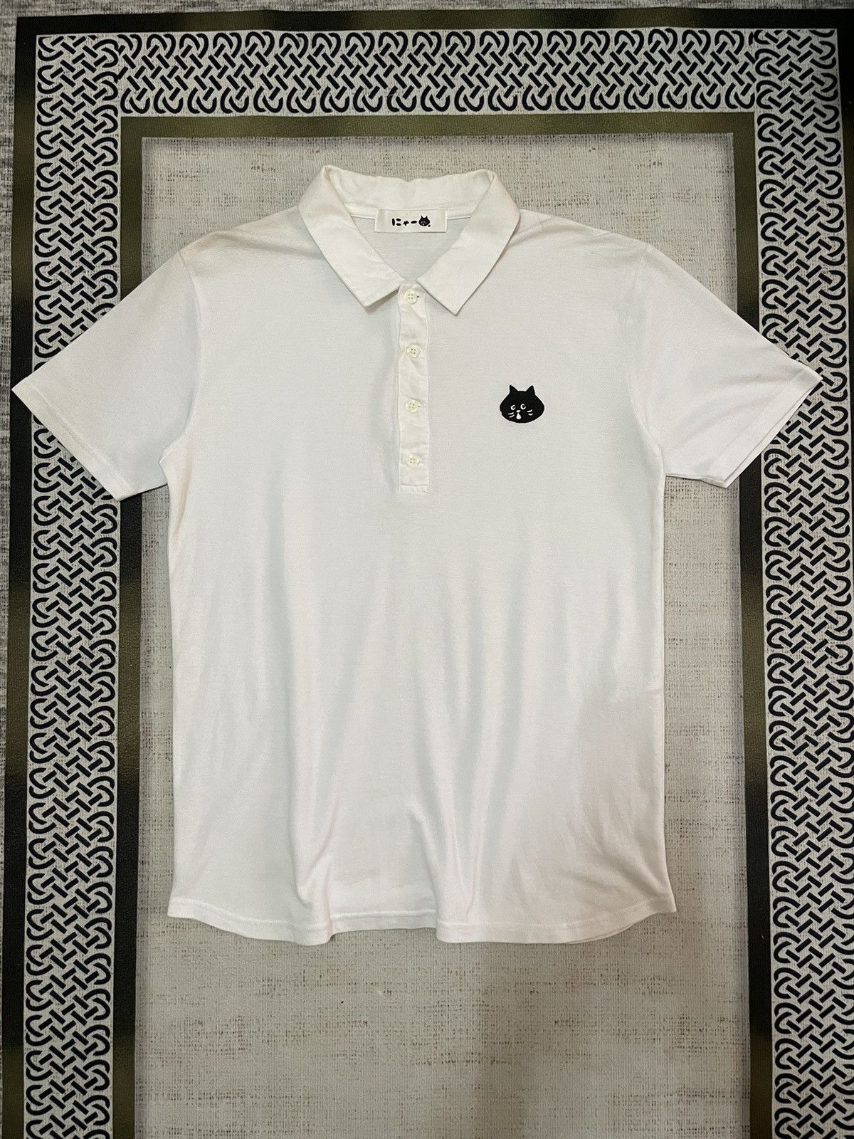 NET-NET BY ISSEY MIYAKE CATS EMBROIDERED POLO TEE