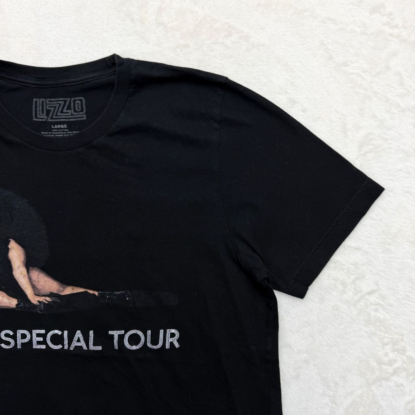 Rizzoli Lizzo The Special Tour 2022 Shirt Mens Large Black Music Graphic Concert Tee Size US L / EU 52-54 / 3 - 3 Thumbnail
