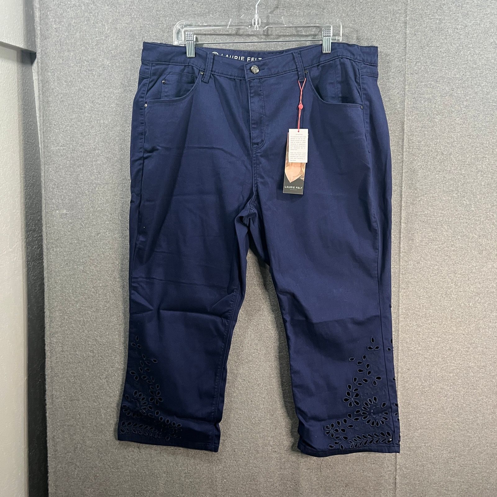 Other Laurie Felt Petite Daisy Floral Embroidered Ankle Jeans Navy Size 36" / US 14 / IT 50 - 1 Thumbnail