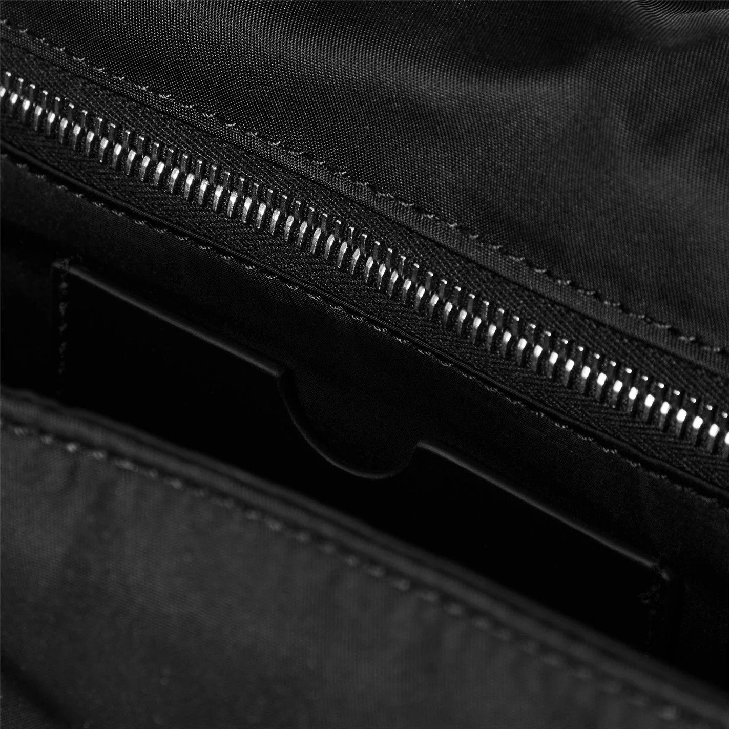 Off-White o1g2r1mq0326 Size: OS / Ny Skyline Shoulder Bag in Black Size ONE SIZE - 3 Thumbnail