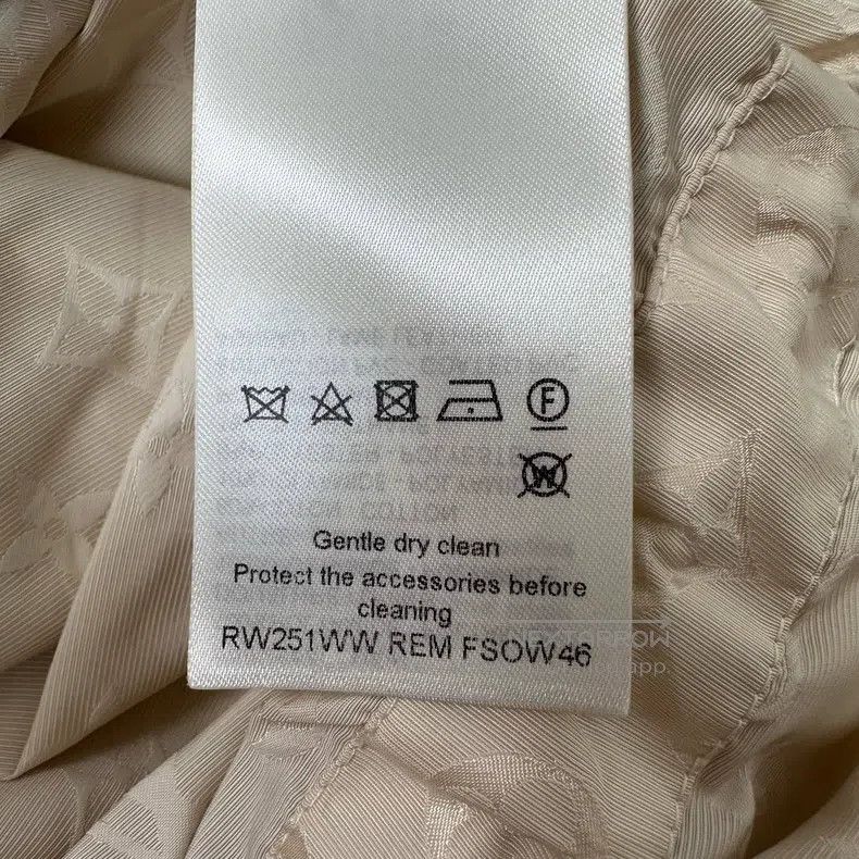 Louis Vuitton Louis Vuitton 25 cream dark grain full print hooded assaul Size XS / US 0-2 / IT 36-38 - 4 Thumbnail