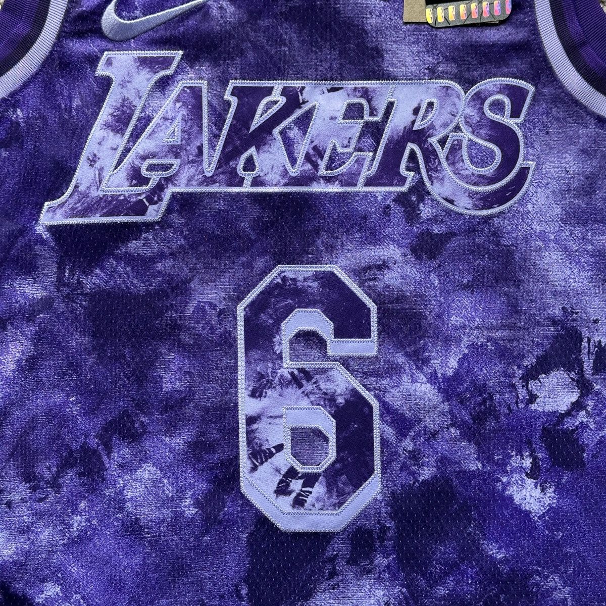 Nike LEBRON JAMES LAKERS SELECT SERIES SWINGMAN STITCHED 44 NBA Size US M / EU 48-50 / 2 - 4 Thumbnail
