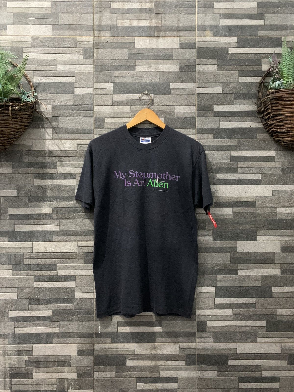 Hanes Vintage 1988 MY STEPMOTHER IS AN ALIEN Movie Tee Size US L / EU 52-54 / 3 - 2 Thumbnail
