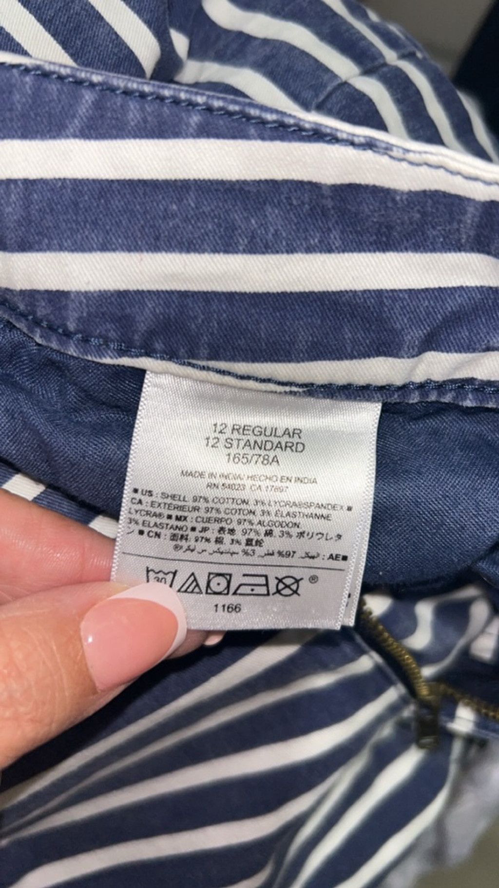 Old Navy Women's Old Navy Blue White Striped Pixie Shorts Size 12 Size 34" / US 12 / IT 48 - 5 Thumbnail