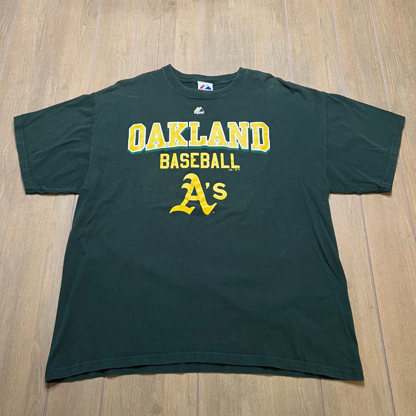 Majestic Vintage Oakland Athletics Baseball T-shirt Men Sz XL Size US XL / EU 56 / 4 - 1 Thumbnail