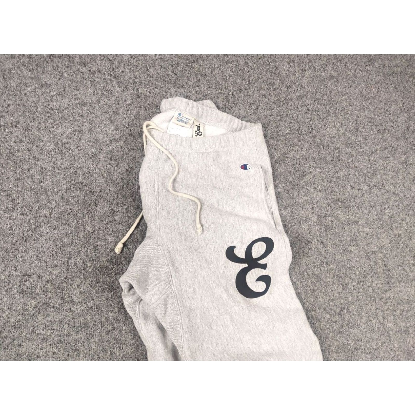 Champion Champion Sweat Pants for Men M Gray Cotton Big Logo Logo Pattern Old School Style Straight Fit Size US 31 - 5 Thumbnail
