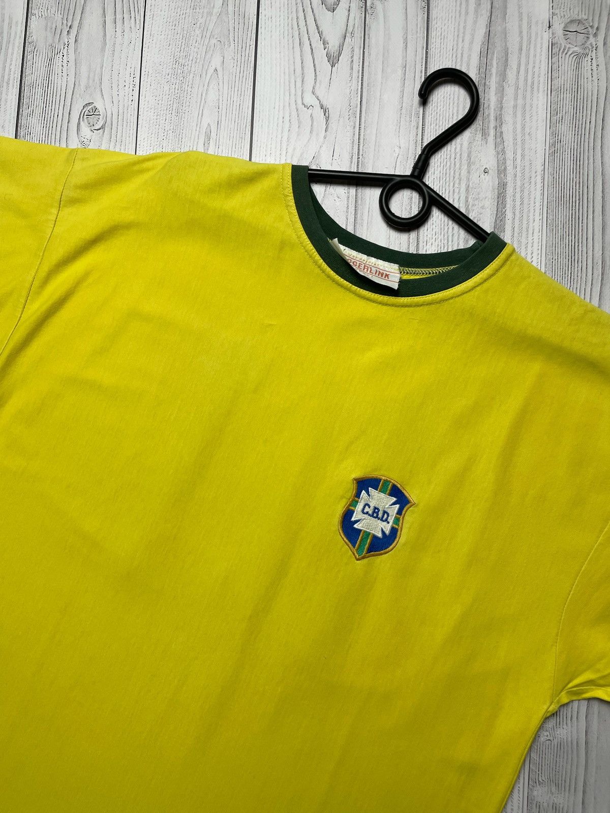 Vintage Vintage Soccer tee Brazil big logo yellow Brasil size L logo Size US L / EU 52-54 / 3 - 3 Thumbnail