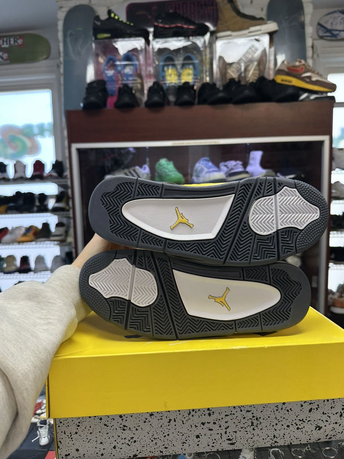 Jordan Brand Jordan 4 Retro ‘Lightning’ Size US 8.5 / EU 41-42 - 5 Thumbnail