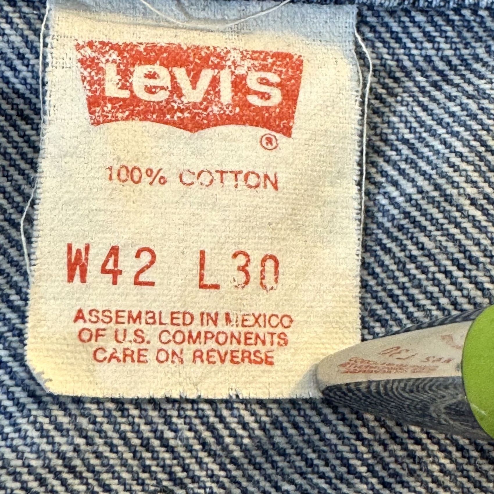 Levi's VINTAGE Levi's 505 Jeans Mens 42x30 Blue Denim Medium Wash 90s Relaxed Fit Regular 5-Pocket Zipper Fly Mens Jeans Size US 42 / EU 58 - 5 Thumbnail