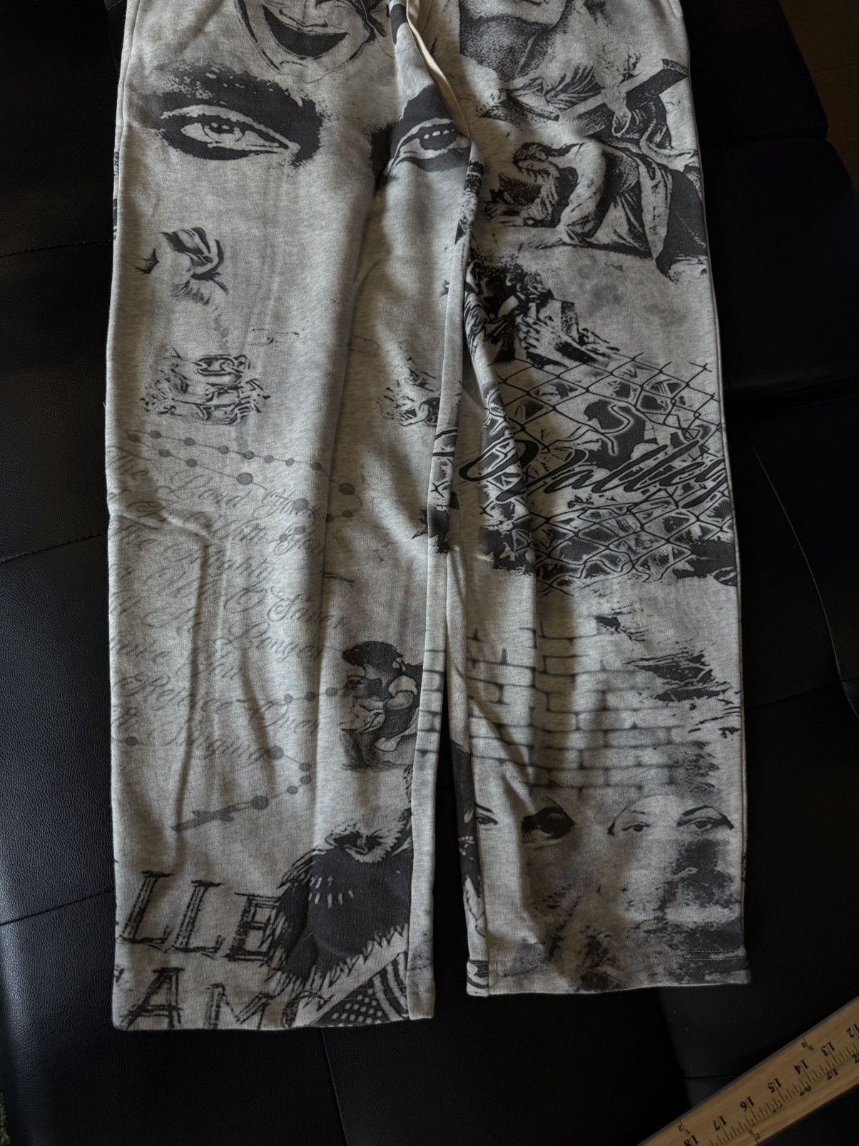 Vale Vale Valley Mural Sweatpants Size Medium(NEW) Size US 32 / EU 48 - 2 Thumbnail