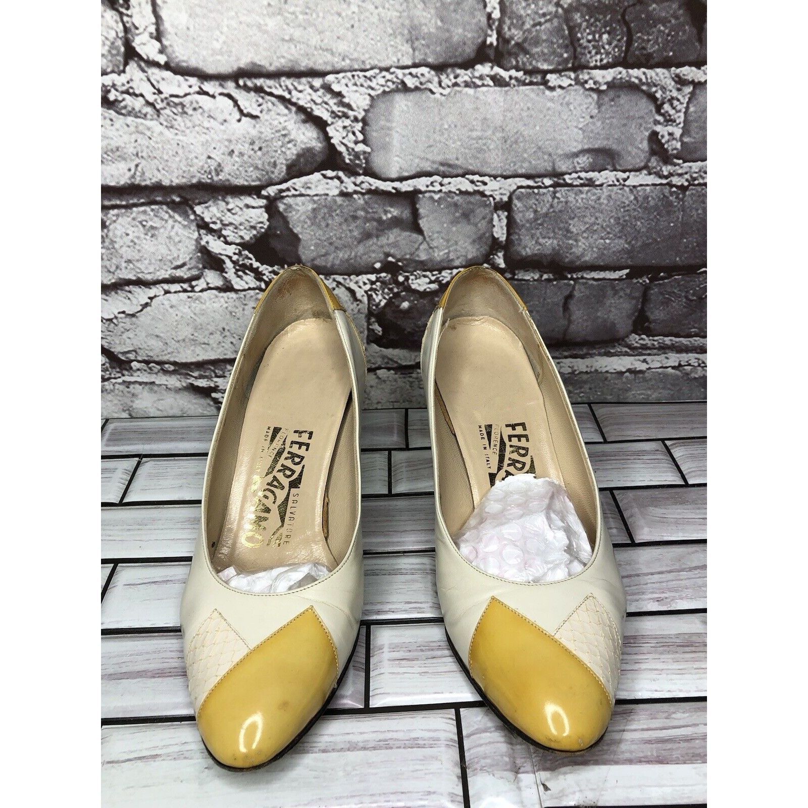 Salvatore Ferragamo Salvatore Ferragamo Ivory Leather Snake Yellow Patent Dress Size US 5 / IT 35 - 16 Thumbnail