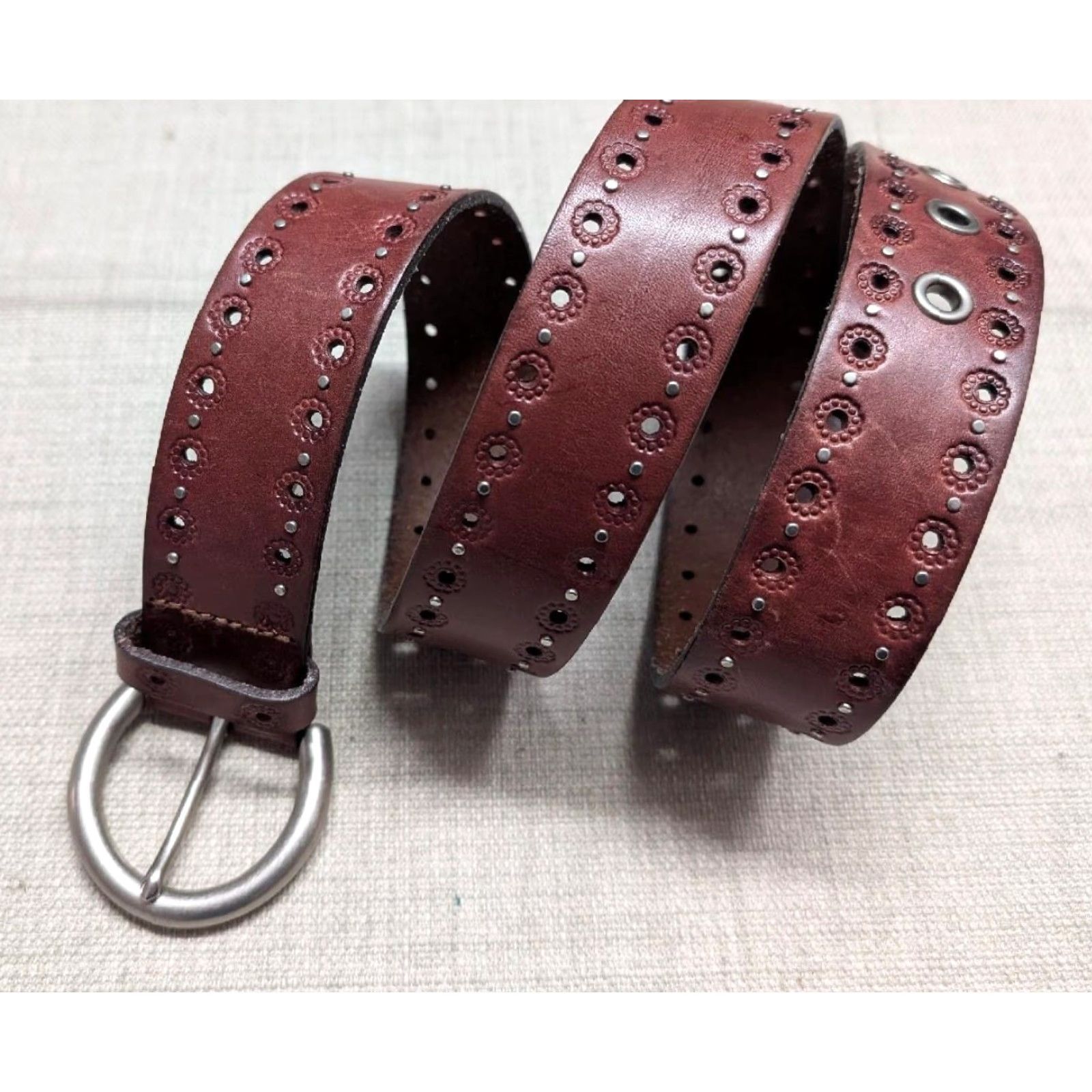 Fossil Fossil Belt Studded Brown Leather 34 Unisex Adults 34 Brown Studded Tooled Vintage Y2K 80s 90s Mens Womens Girls Boys Size 34 - 2 Thumbnail