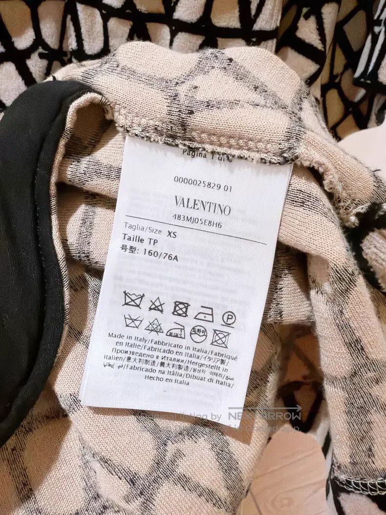 Valentino Valentino A suede dress with a full logo with V letters Size XS / US 0-2 / IT 36-38 - 9 Thumbnail