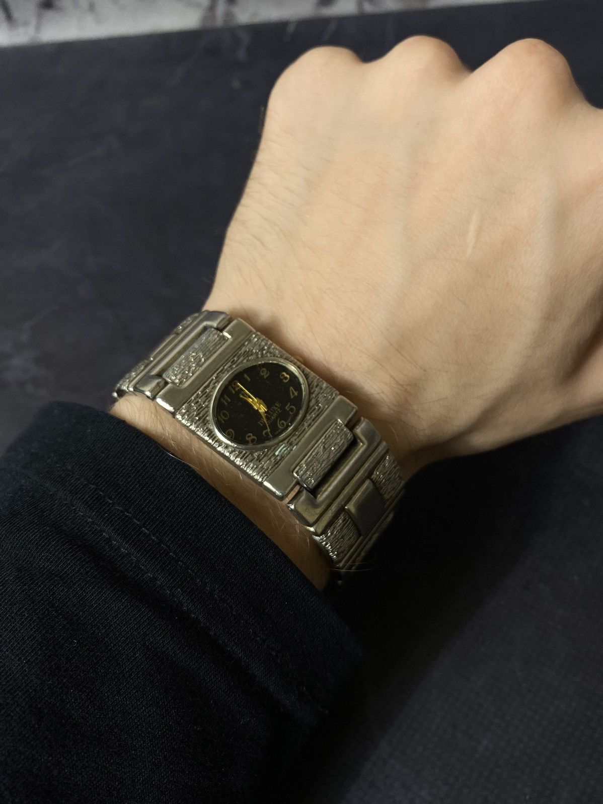Japanese Brand Y2K De Luxe Textured Grunge Watch Size ONE SIZE - 2 Thumbnail