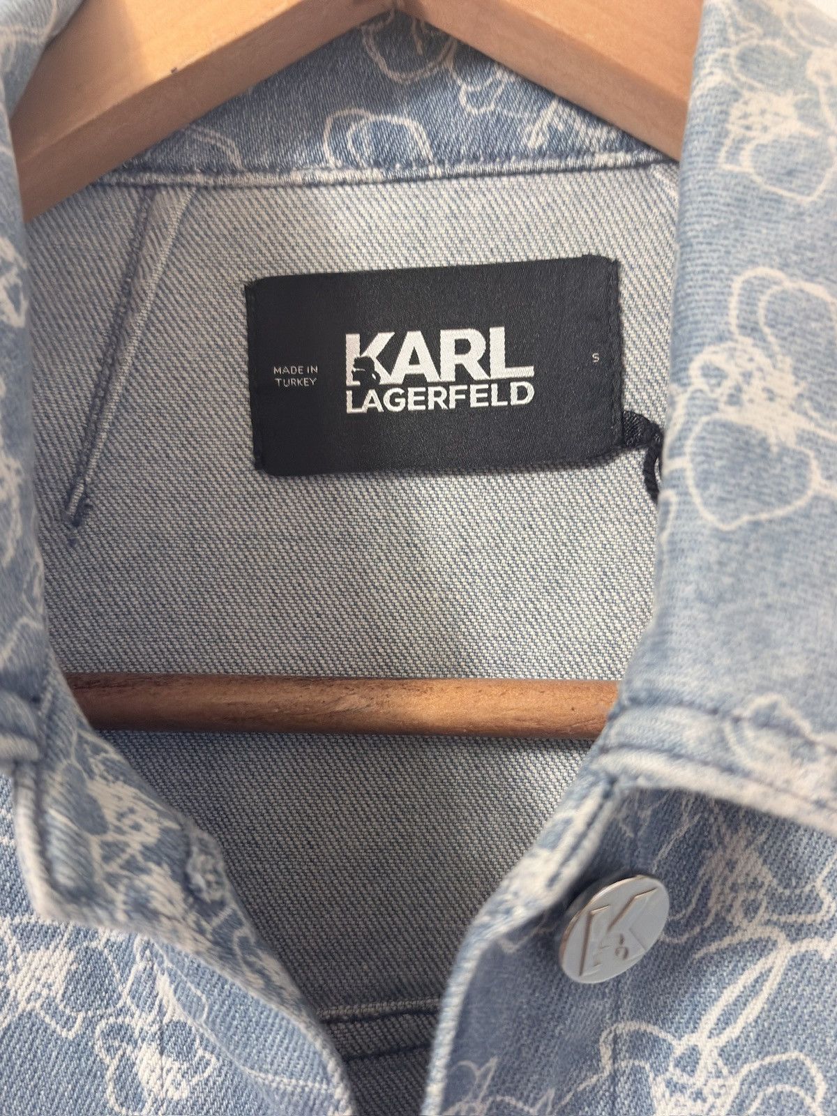 Karl Lagerfeld Karl Lagerfeld Light Blue Floral-Print Denim Jacket Size S / US 4 / IT 40 - 2 Thumbnail