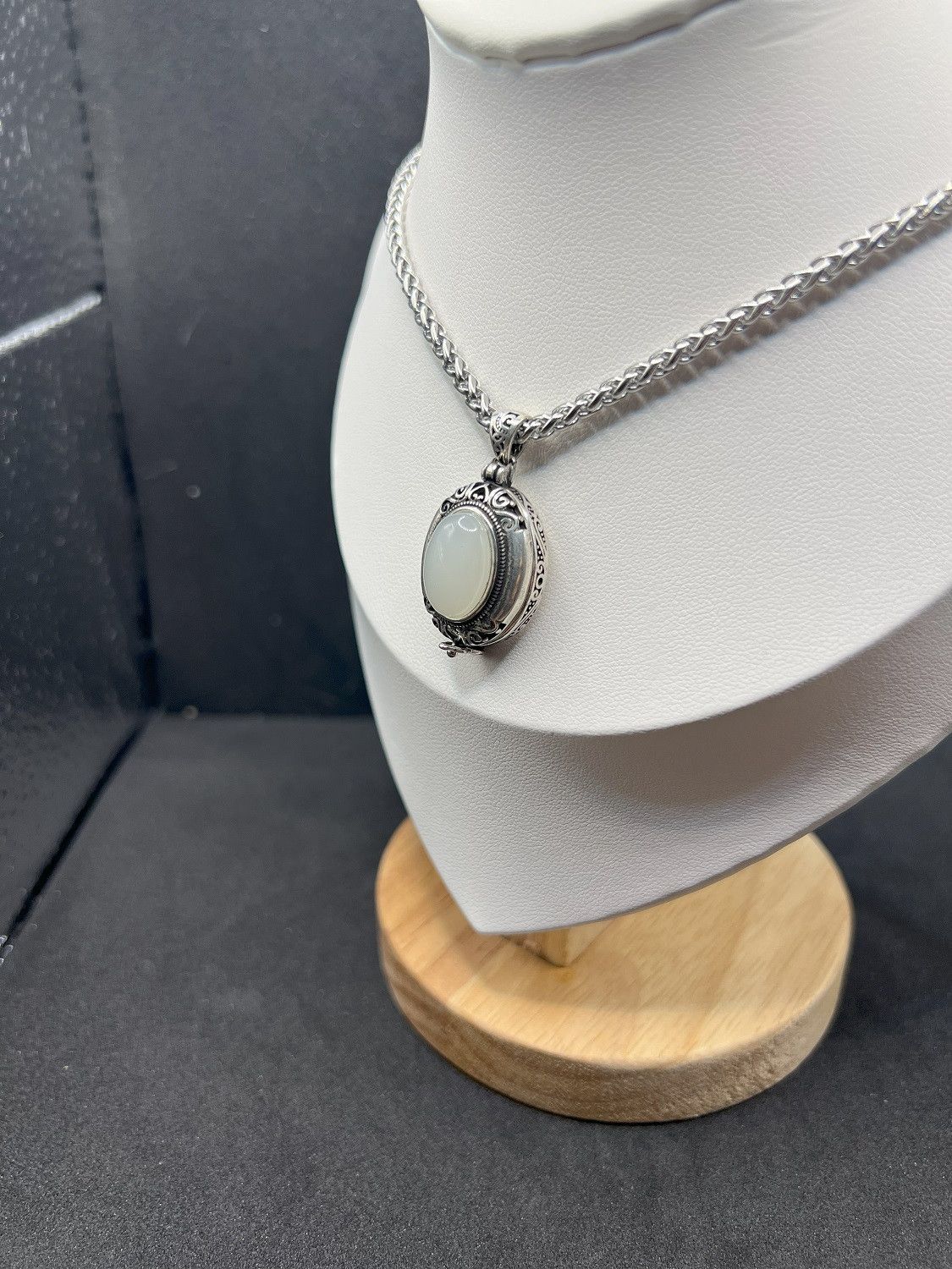 Jewelry White Jade Drop Chain Necklace Size ONE SIZE - 2 Thumbnail