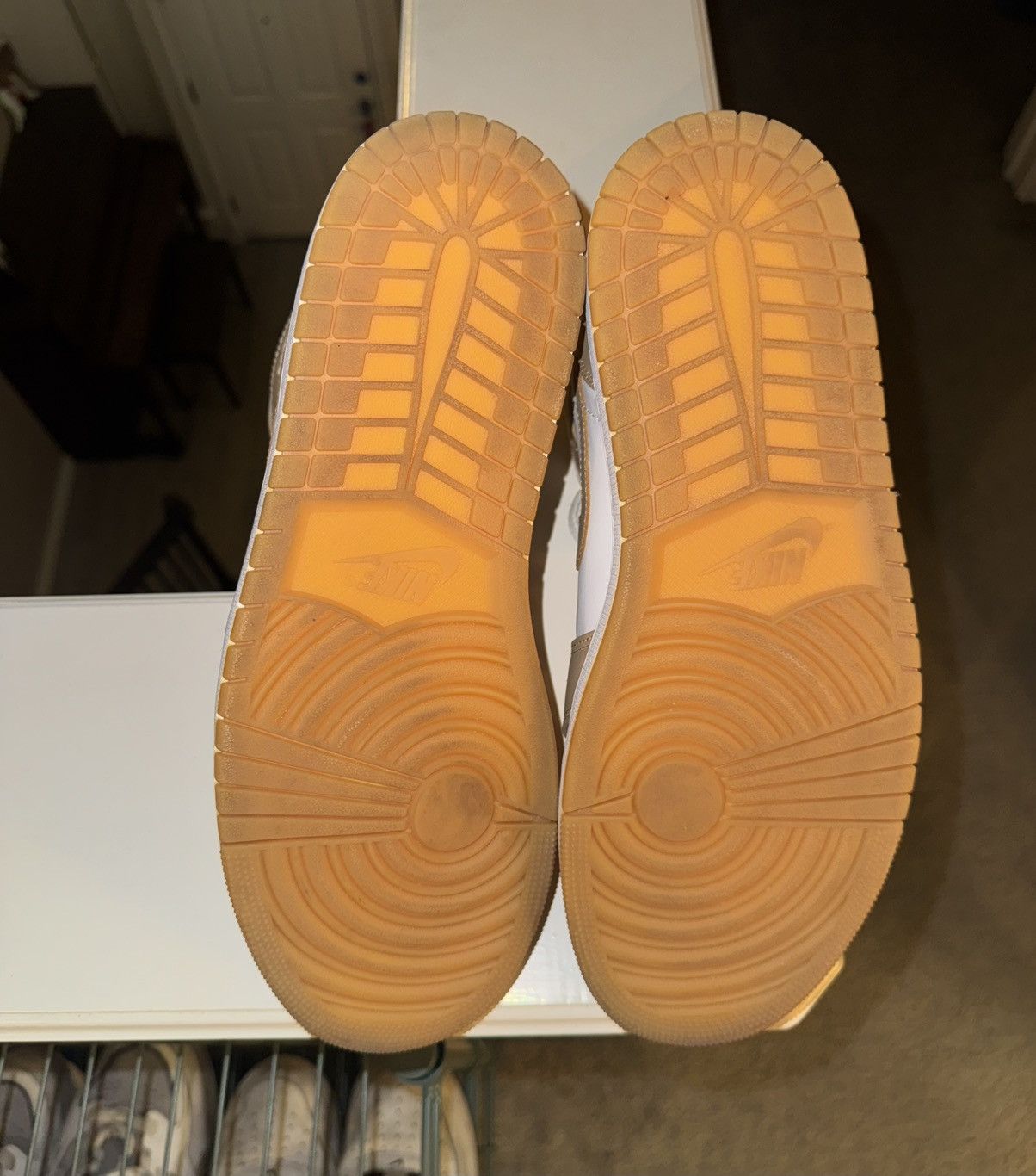 Nike Jordan 1 mid tan gum Size US 11.5 / EU 44-45 - 5 Thumbnail