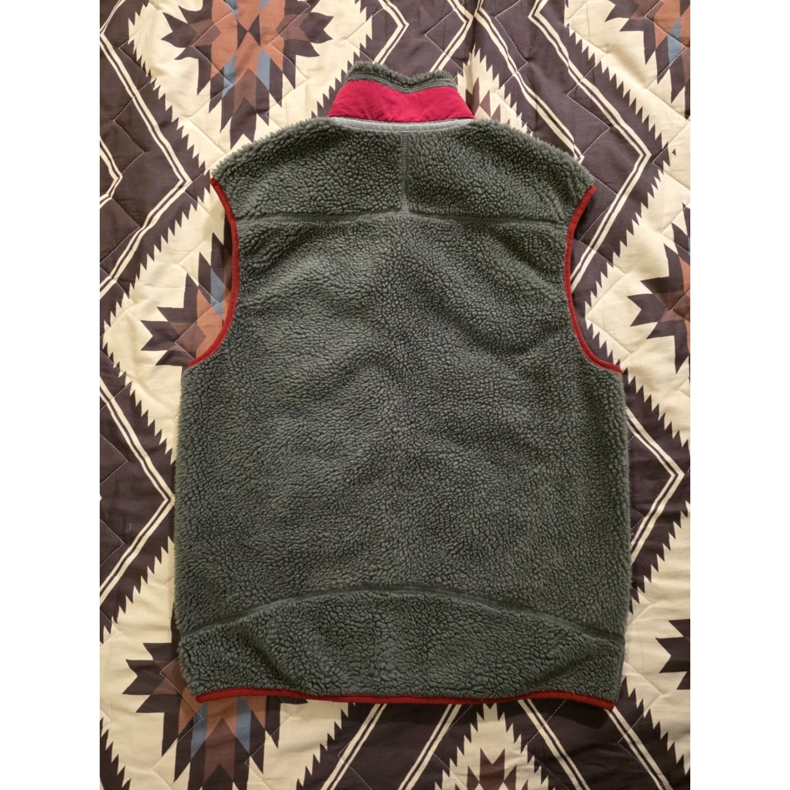 Patagonia Patagonia Vest Main Selling Point: Classic Retro-X Deep Pile Fleece Vest Dark Gray Red Trim Mens M Size US M / EU 48-50 / 2 - 2 Thumbnail