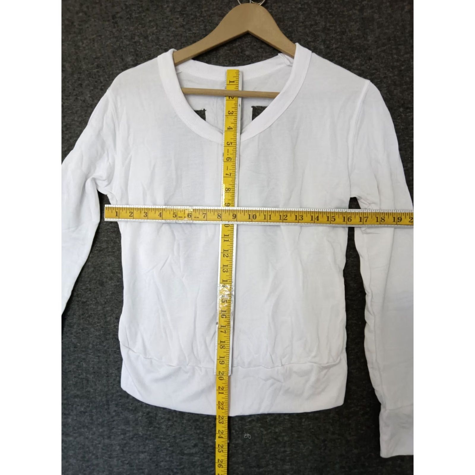 Vintage Unbranded Women's Blouse Long Sleeve White Crew Neck Open Back Size S Size S / US 4 / IT 40 - 4 Thumbnail