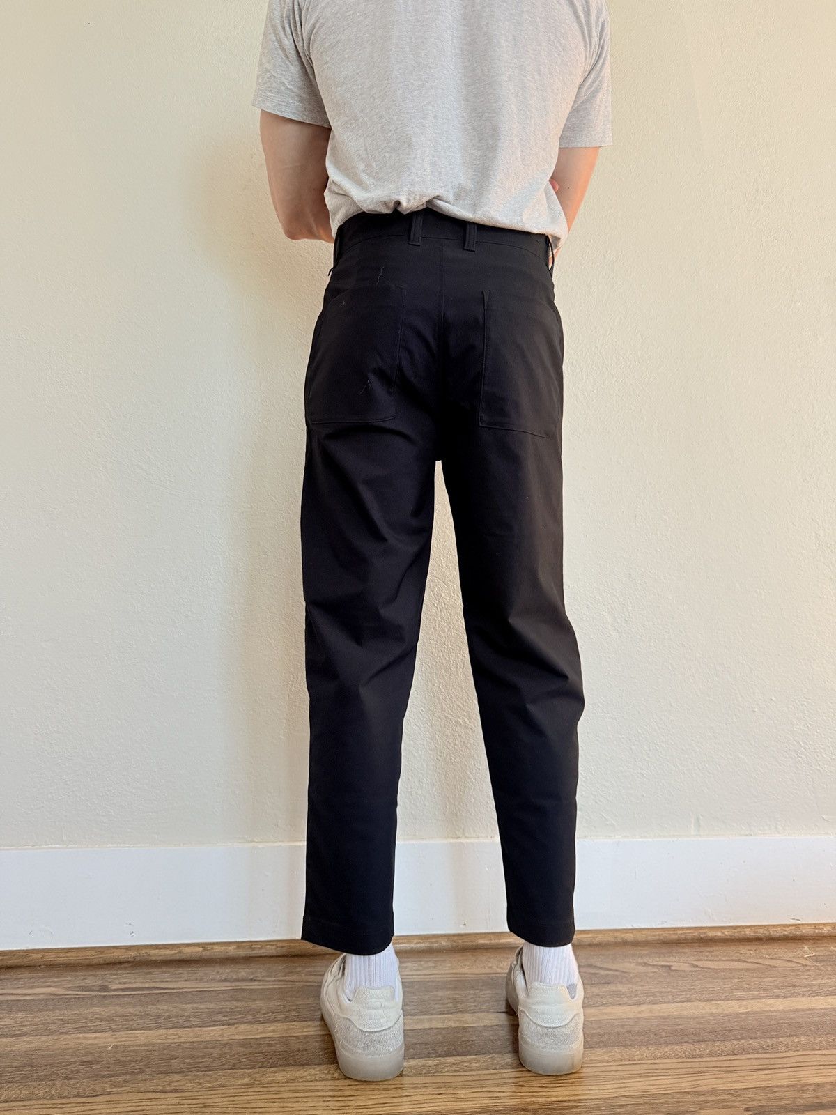Lululemon Lululemon wide legged cropped pants black 30 Size US 30 / EU 46 - 4 Thumbnail