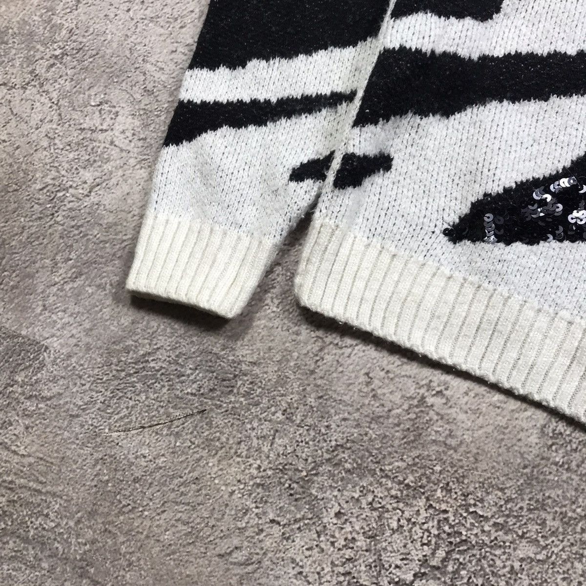 Vintage Vintage Y2K Zebra Stripe Knit Sweater Oversized Grunge L Size L / US 10 / IT 46 - 4 Thumbnail