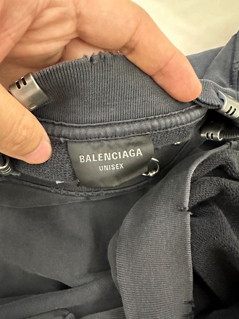 Balenciaga Balenciaga Studded Distressed Faded Crew Neck Sweatshirt Size US S / EU 44-46 / 1 - 5 Thumbnail