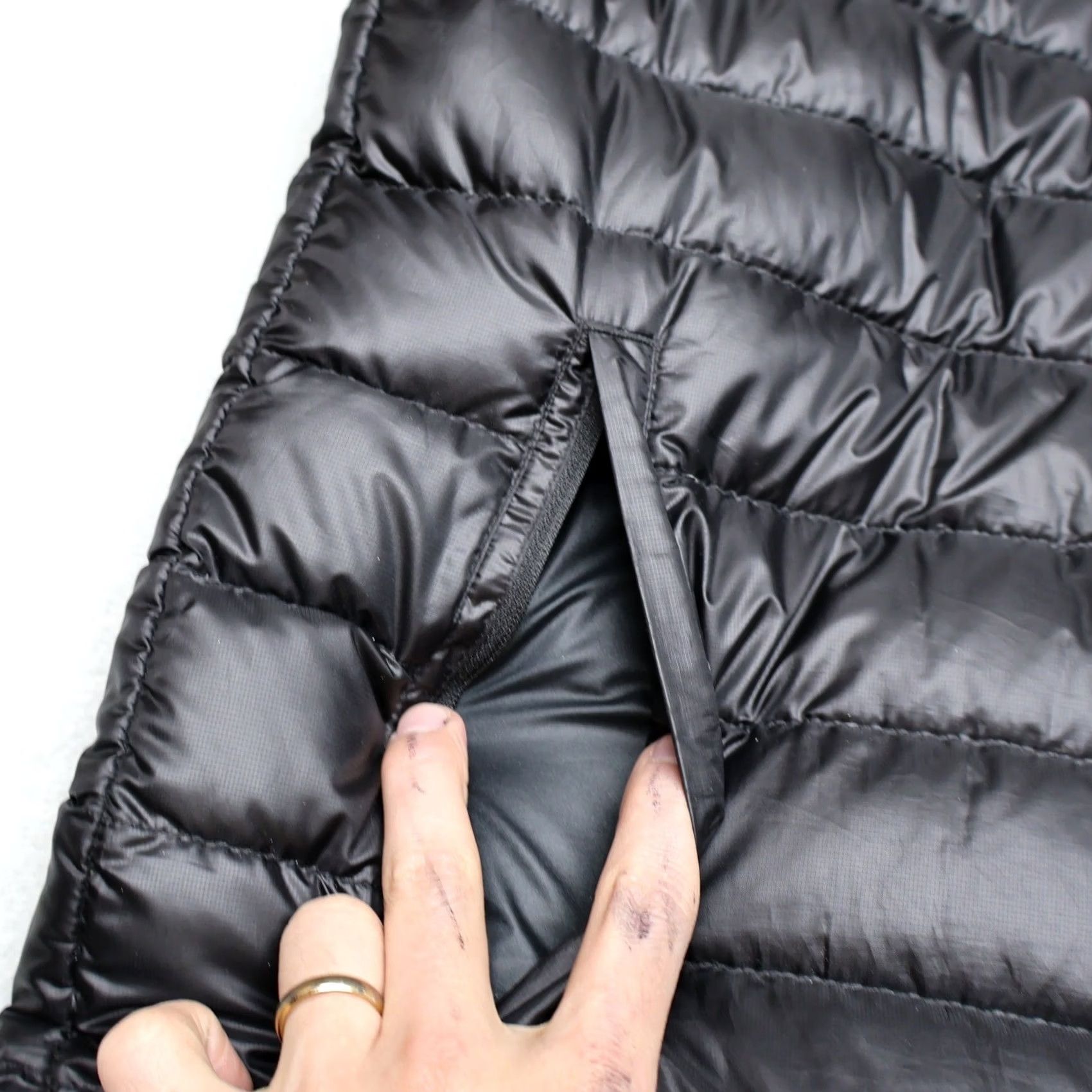 Marmot Marmot Vest Mens Large Black Down 700 Fill Full Zip Quilted Puffer Riverstand-Wind-Resistant Lightweight Size US L / EU 52-54 / 3 - 2 Thumbnail